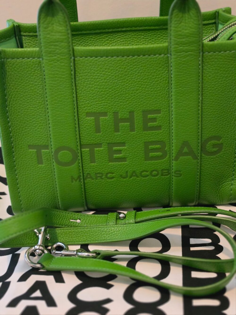 Marc Jacobs Small Leather Green Tote Crossbody w/ Matching Wallet & Tote Charm - Picture 3 of 17